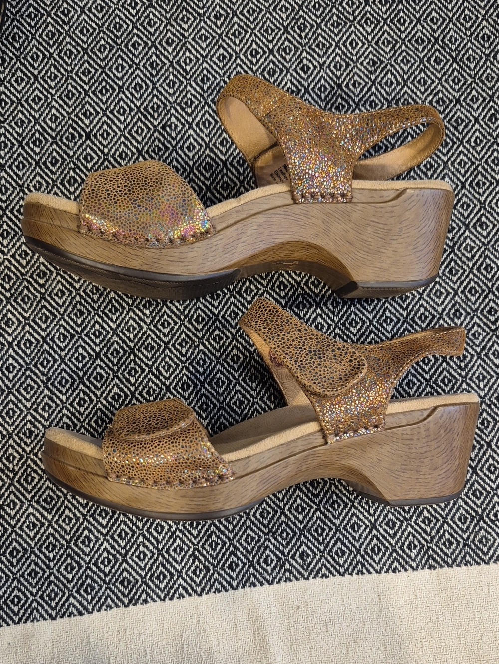 Dansko Metallic Strap Sandals Size 8.5 (39) - Picture 6 of 10